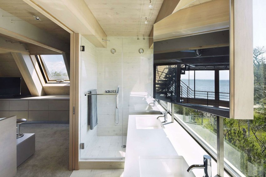 A-Frame-beach-house-bathroom