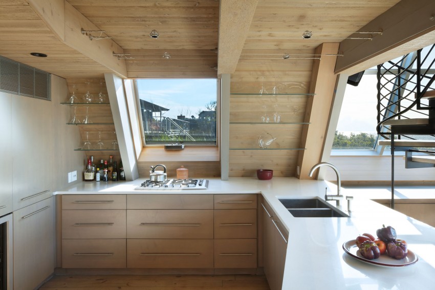 A-Frame-beach-house-kitchen
