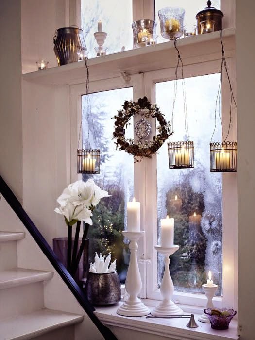 Decorate the window sill for Christmas