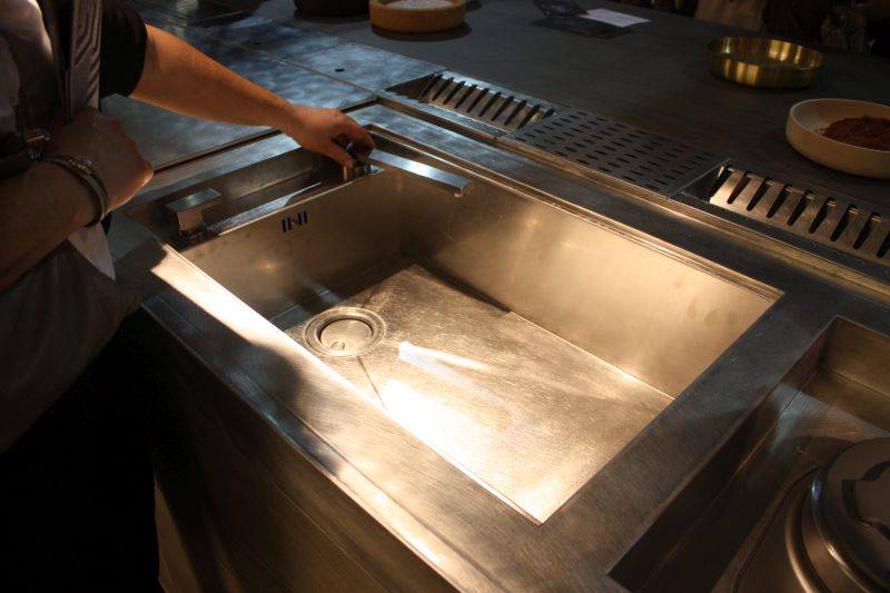 Valcucine retractable sink