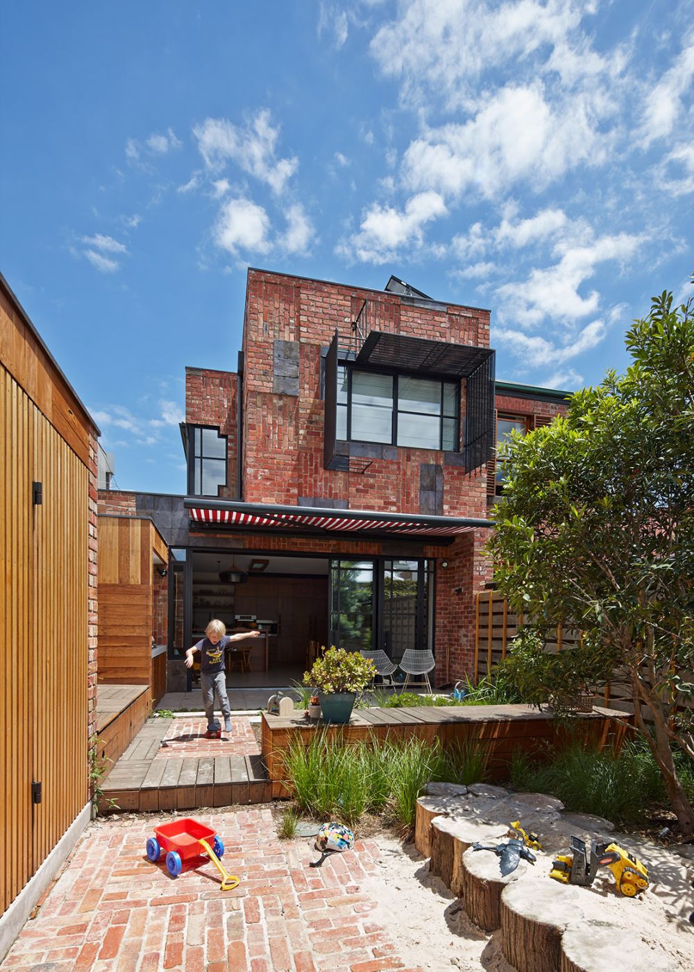 Brick Facade Cubo House in Australia