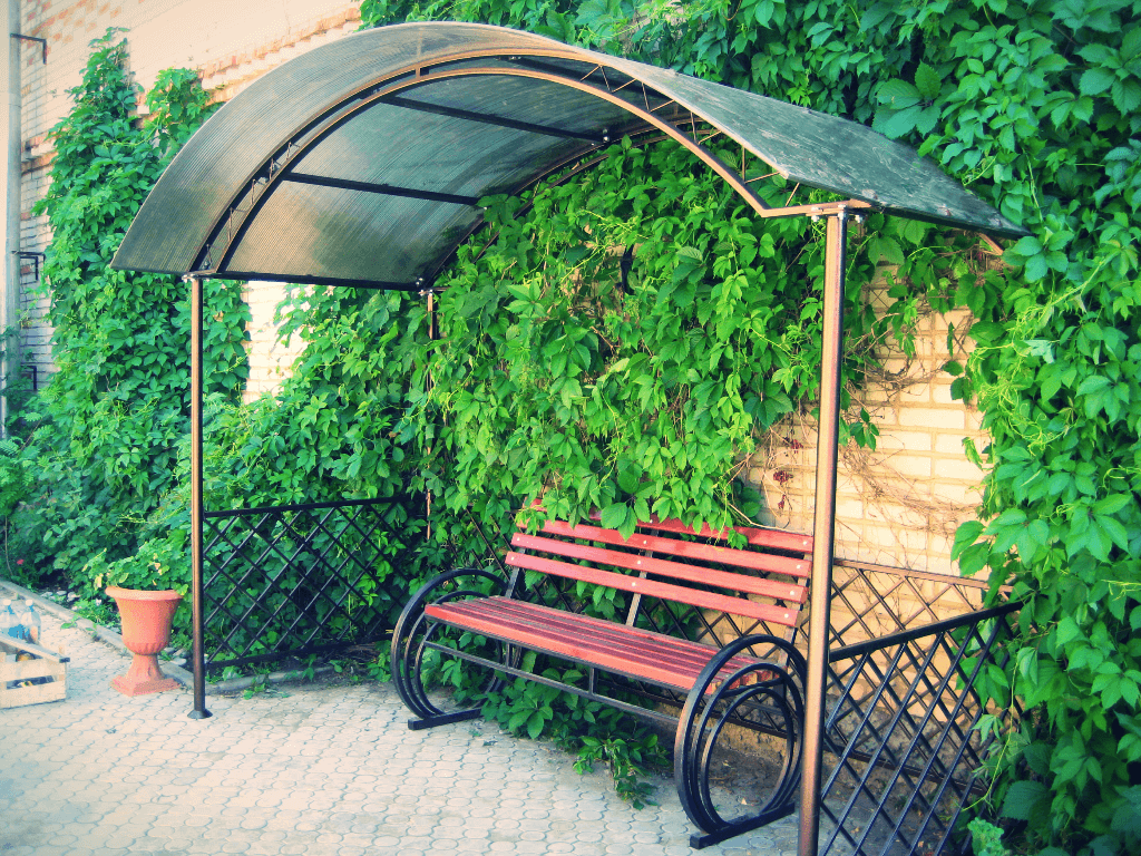 садовая скамейка с навесом
