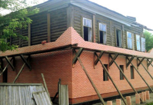Обложить деревянный дом кирпичом