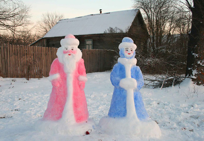 Снеговики Дед Мороз и Снегурочка